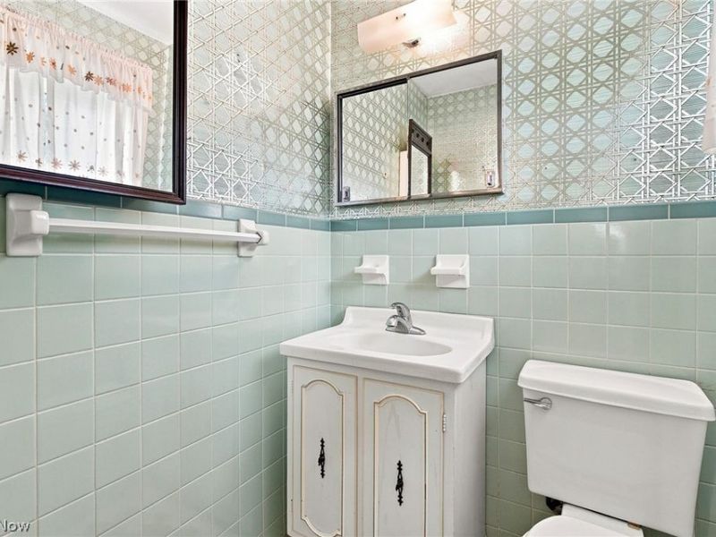 1402 Golden Gate Boulevard, Unit G203, Mayfield Heights, OH 44124 Photo 25