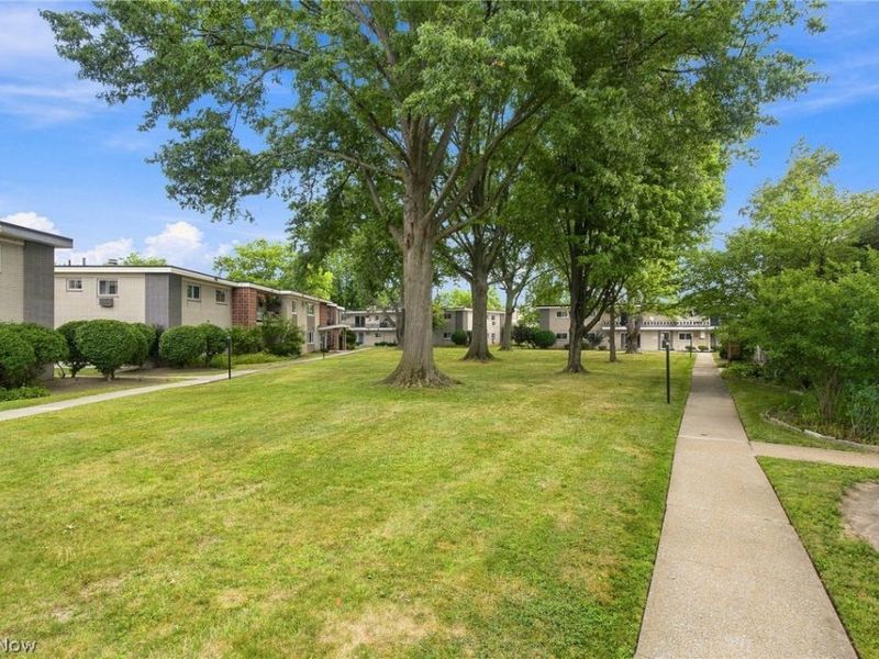 1402 Golden Gate Boulevard, Unit G203, Mayfield Heights, OH 44124 Photo 31
