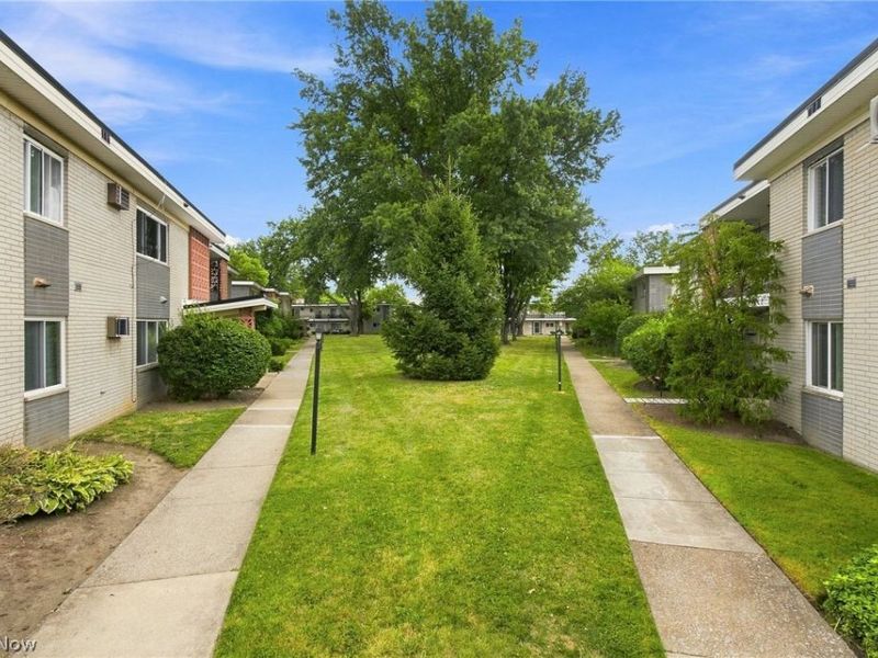 1402 Golden Gate Boulevard, Unit G203, Mayfield Heights, OH 44124 Photo 32