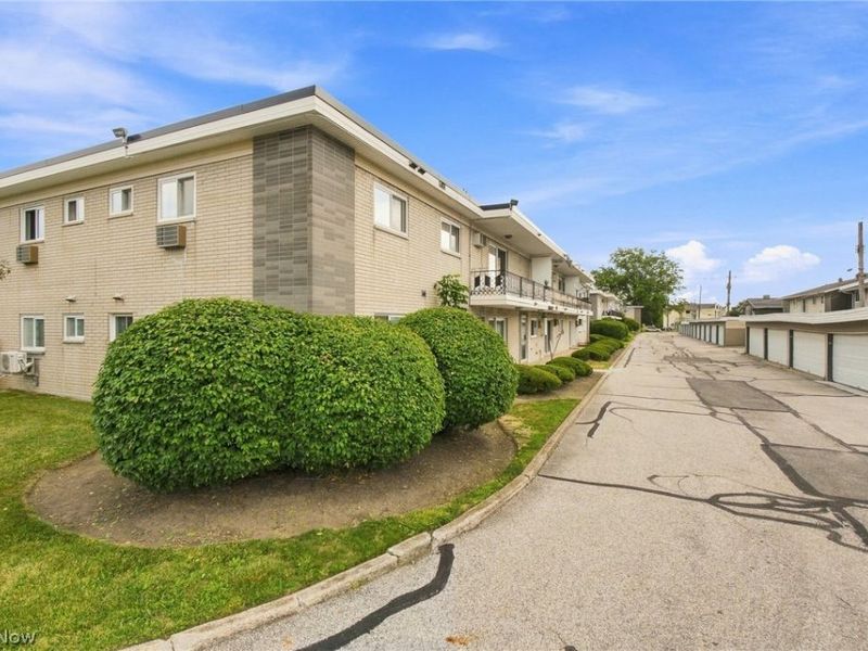 1402 Golden Gate Boulevard, Unit G203, Mayfield Heights, OH 44124 Photo 34