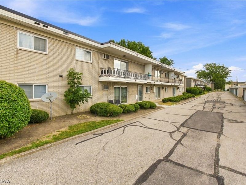 1402 Golden Gate Boulevard, Unit G203, Mayfield Heights, OH 44124 Photo 35