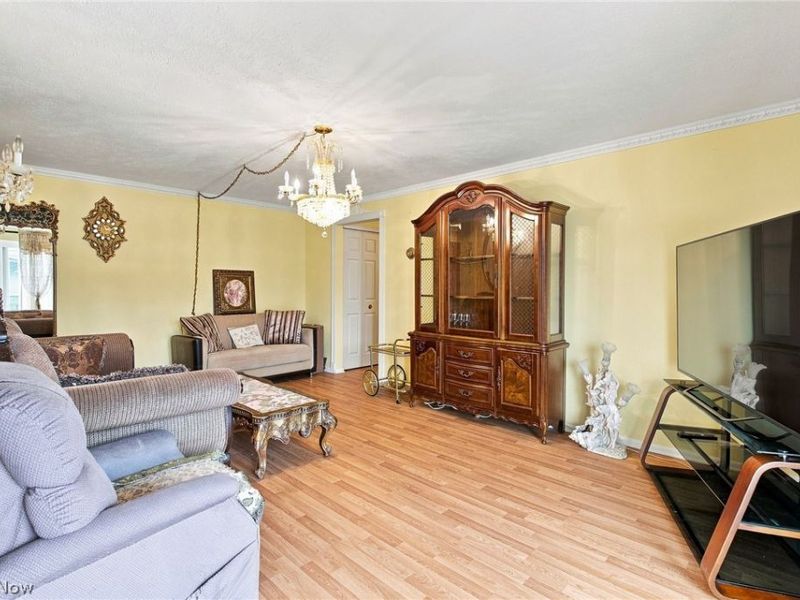1402 Golden Gate Boulevard, Unit G203, Mayfield Heights, OH 44124 Photo 6