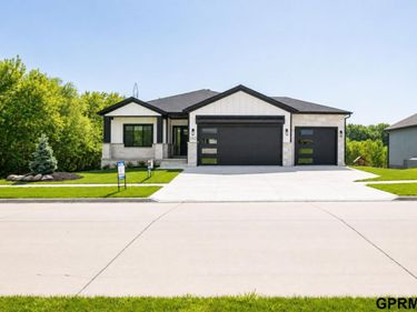 260 S 90th St Street, Lincoln, NE 68520