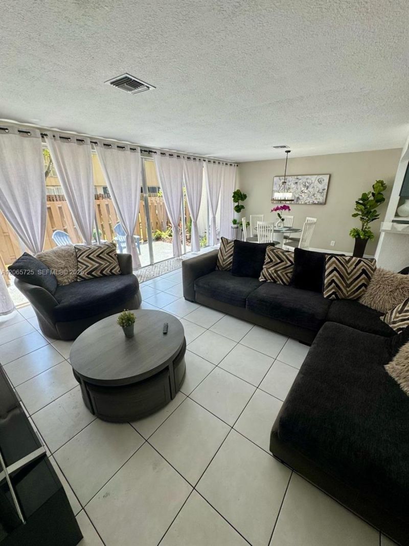 832 NW 81st Way, Unit 9, Plantation, FL 33324 Photo