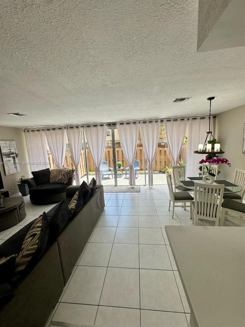 832 NW 81st Way, Unit 9, Plantation, FL 33324 Photo