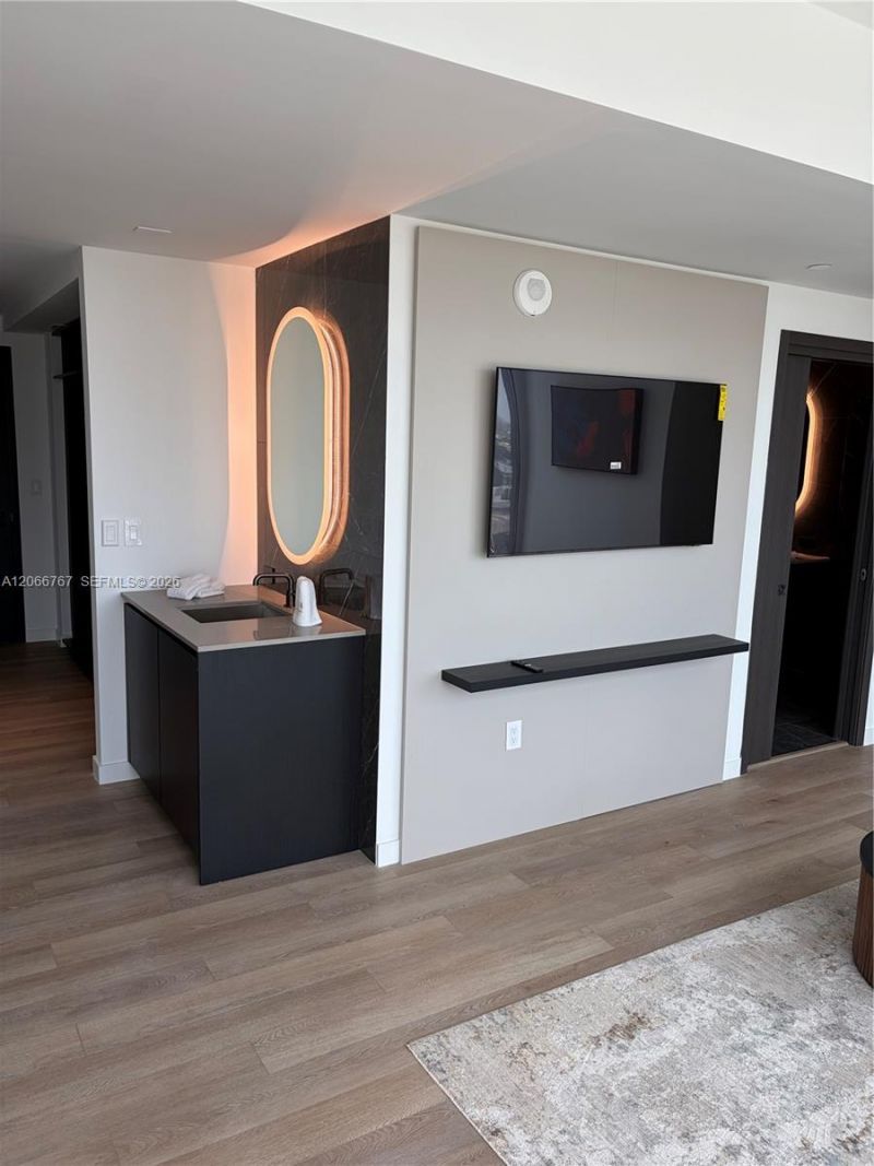 20 NE 11 Street , Unit 1701, Miami, FL 33132 Photo