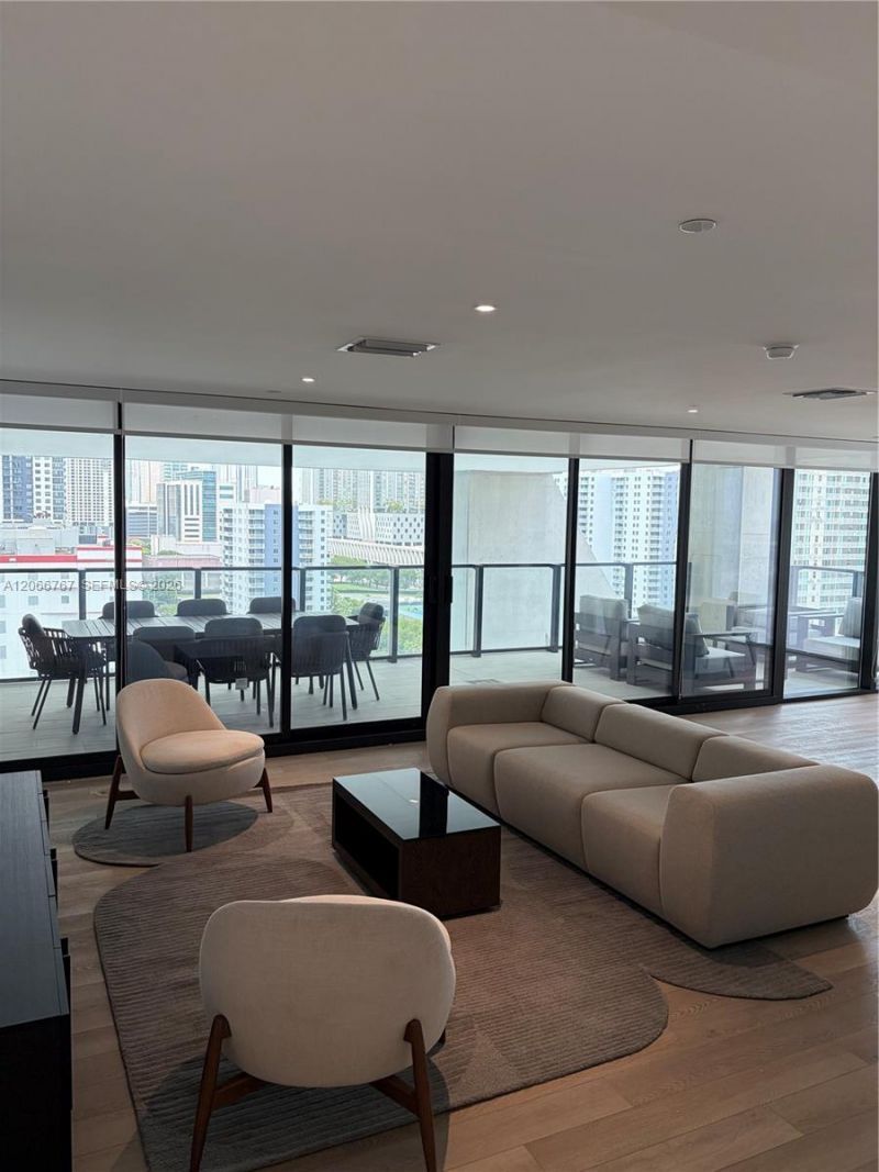 20 NE 11 Street , Unit 1701, Miami, FL 33132 Photo