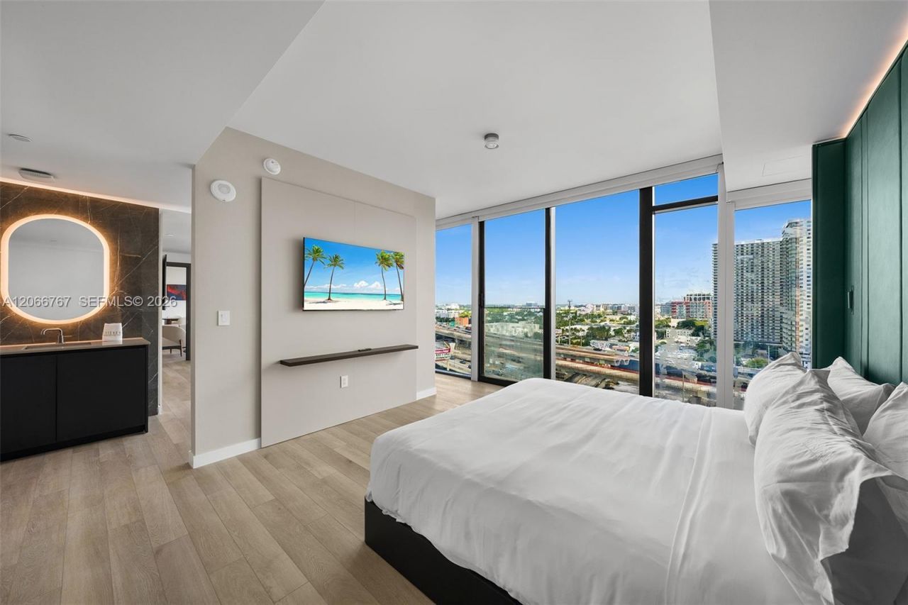 20 NE 11 Street, Unit 1701, Miami, FL 33132 Photo