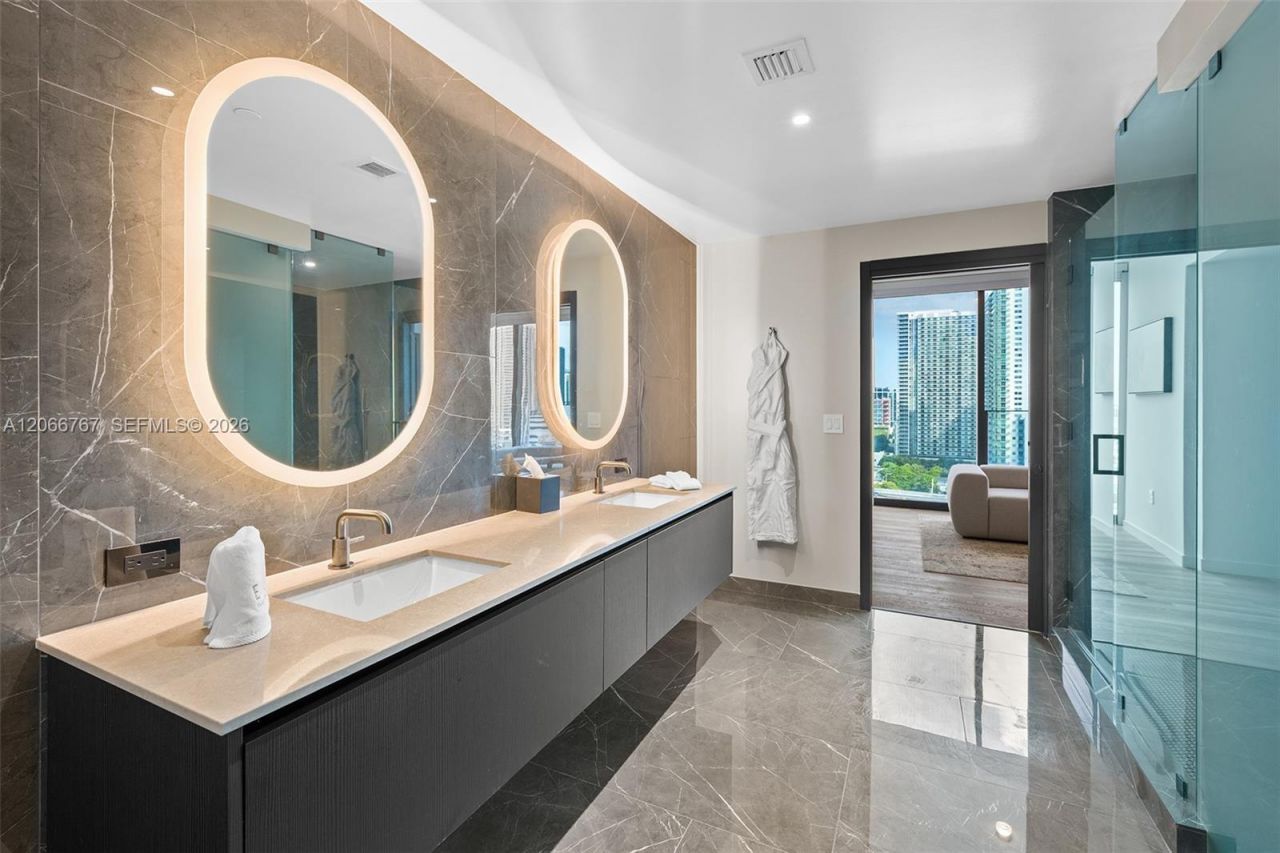 20 NE 11 Street, Unit 1701, Miami, FL 33132 Photo
