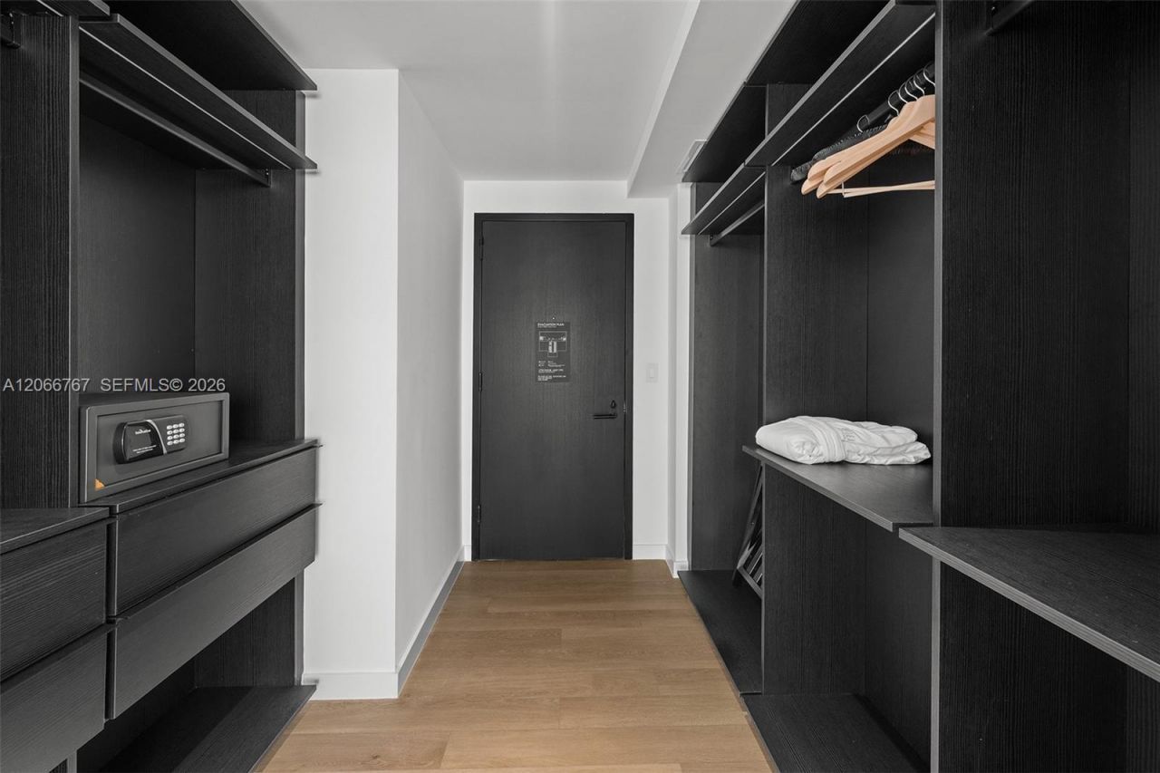 20 NE 11 Street, Unit 1701, Miami, FL 33132 Photo