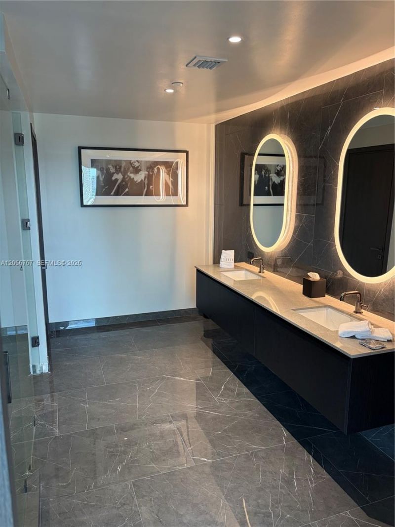 20 NE 11 Street , Unit 1701, Miami, FL 33132 Photo