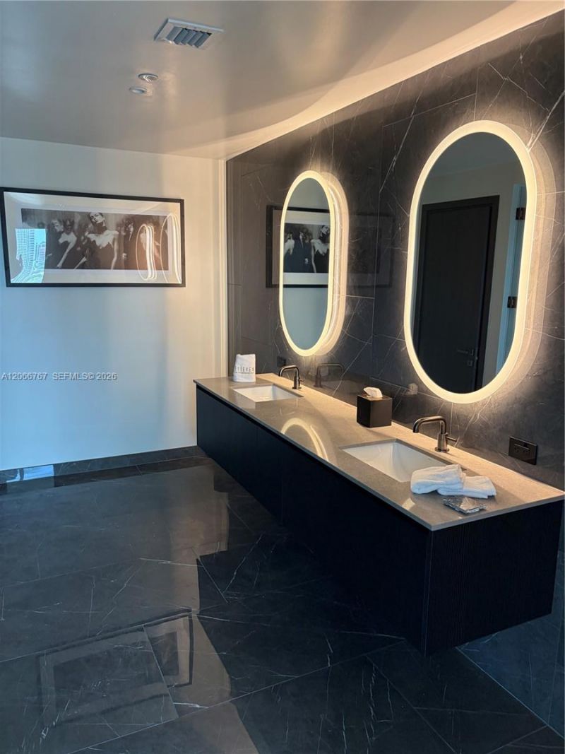 20 NE 11 Street , Unit 1701, Miami, FL 33132 Photo