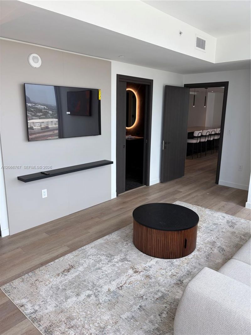 20 NE 11 Street , Unit 1701, Miami, FL 33132 Photo
