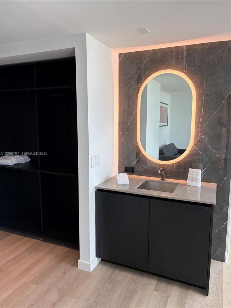 20 NE 11 Street , Unit 1701, Miami, FL 33132 Photo