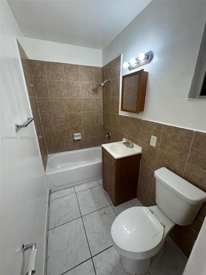2451 NW 13th Ct, Unit 5, Fort Lauderdale, FL 33311 Photo