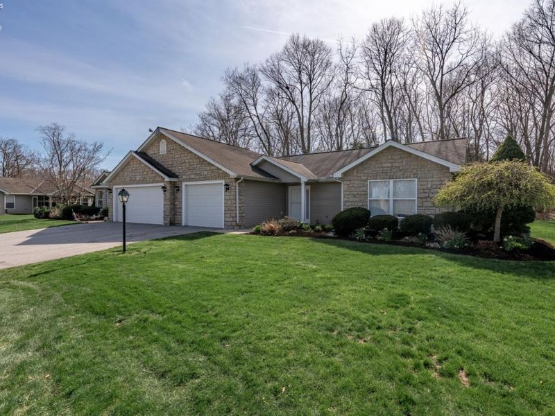 590 N Vineyard Circle, Port Clinton, OH 43452 Photo 2