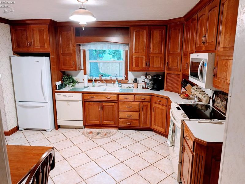 1371 Sanford Street, Vermilion, OH 44089 Photo 8