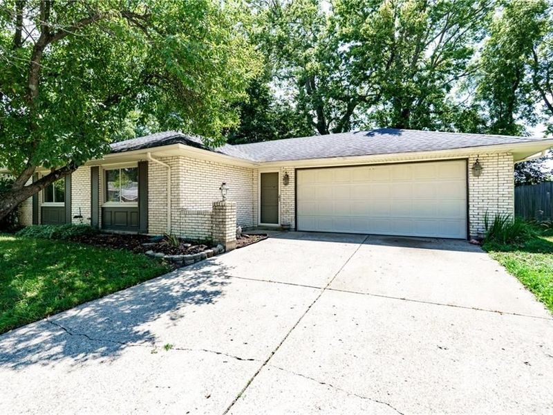 135 Whispering Pines Drive, Springboro, OH 45066 Photo 2