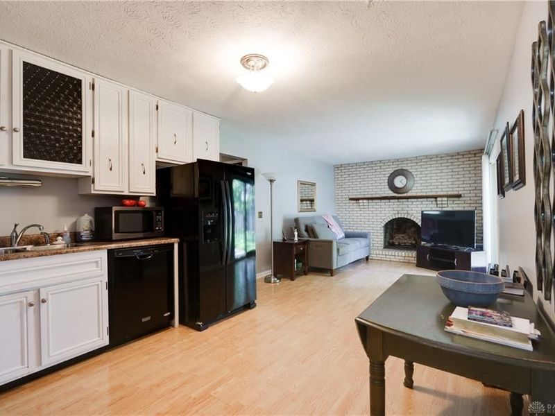135 Whispering Pines Drive, Springboro, OH 45066 Photo 5