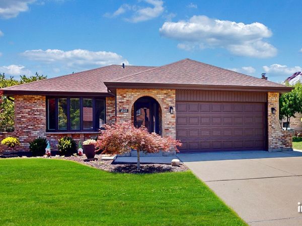 1809 Eaton Drive , Woodridge, IL 60517