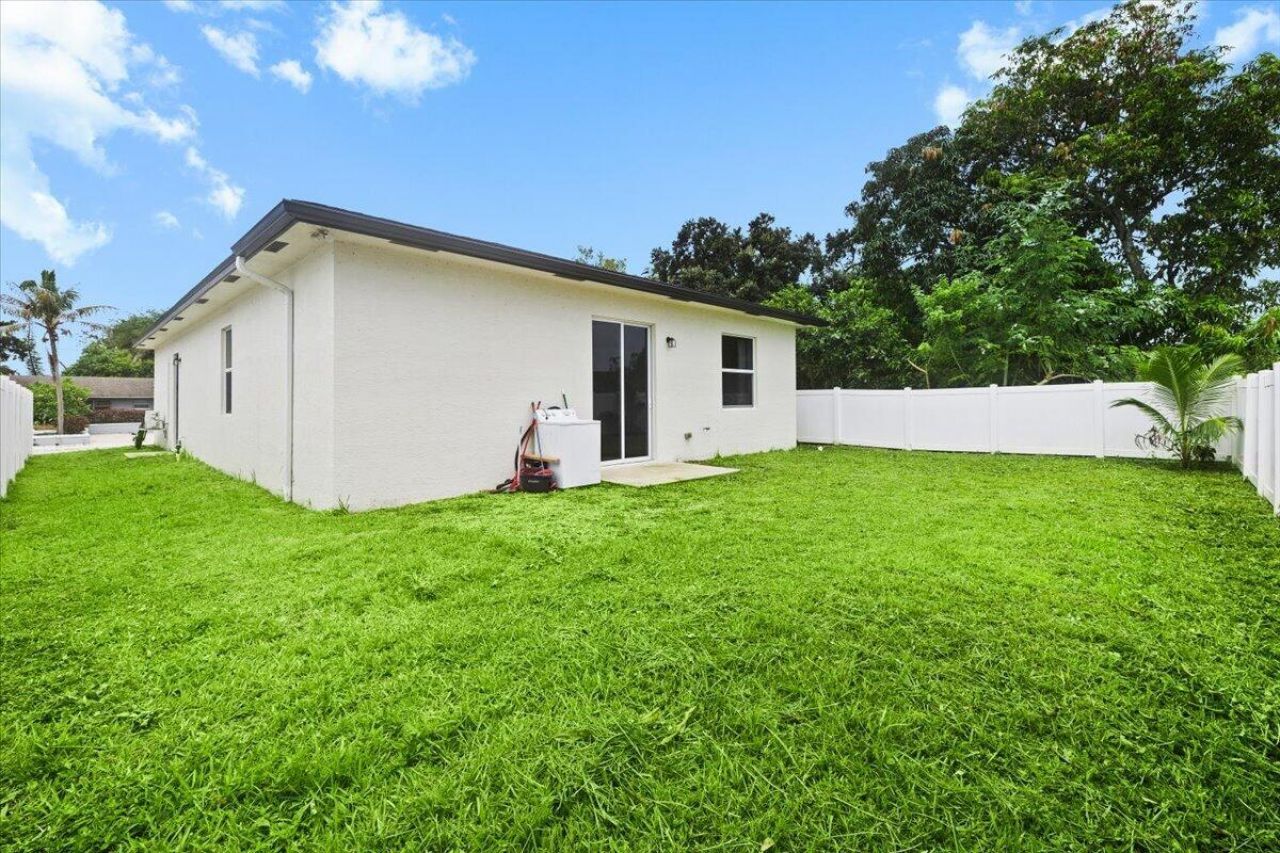 200 Marie Drive, West Palm Beach, FL 33415 Photo