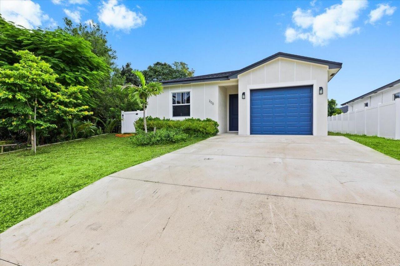 200 Marie Drive, West Palm Beach, FL 33415 Photo