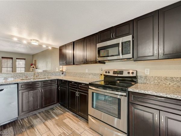 2080 Karen Avenue, Unit 20, Las Vegas, NV 89169