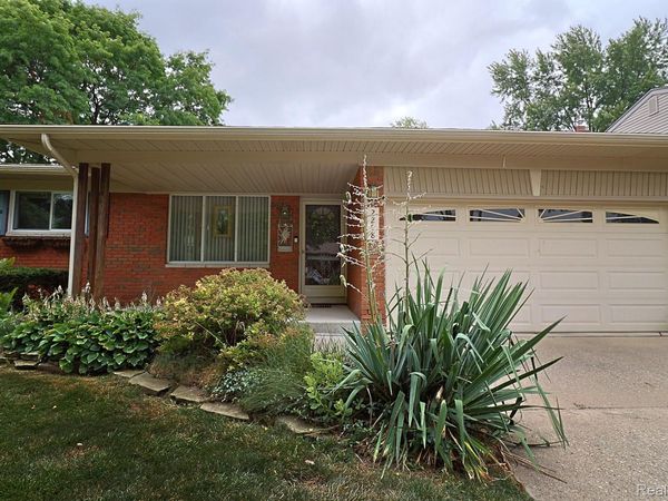 2298 Columbia Drive, Troy, Mi 48083
