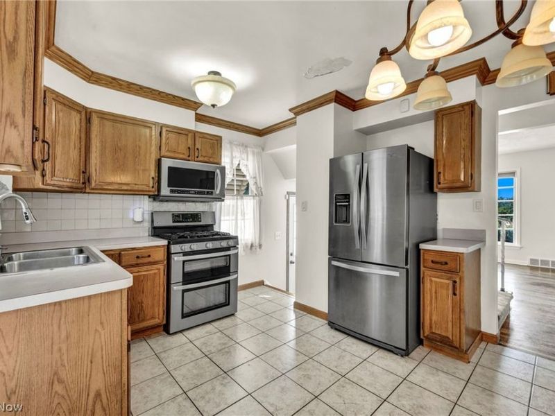 6803 Ridgewood Avenue , Parma, OH 44129 Photo 10