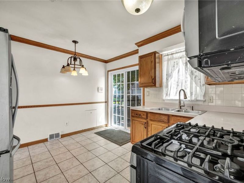 6803 Ridgewood Avenue , Parma, OH 44129 Photo 12