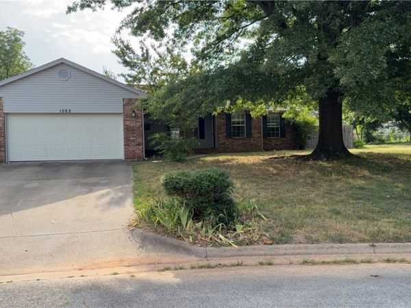 1582 N Stable Avenue , Fayetteville, AR 72703