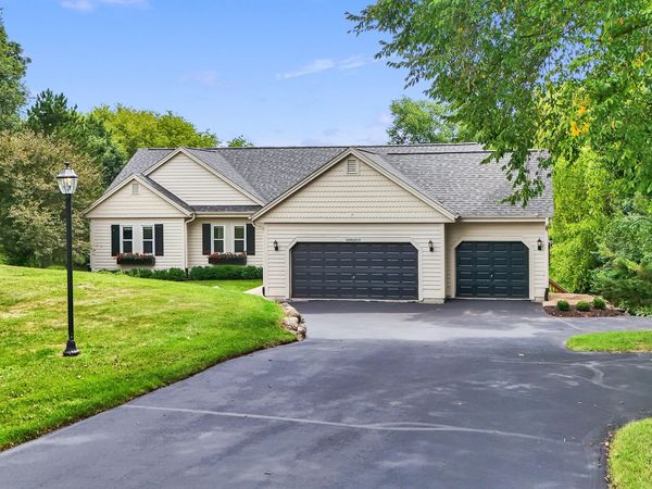 S28W30753 Wild Berry Ln, Genesee, WI 53188