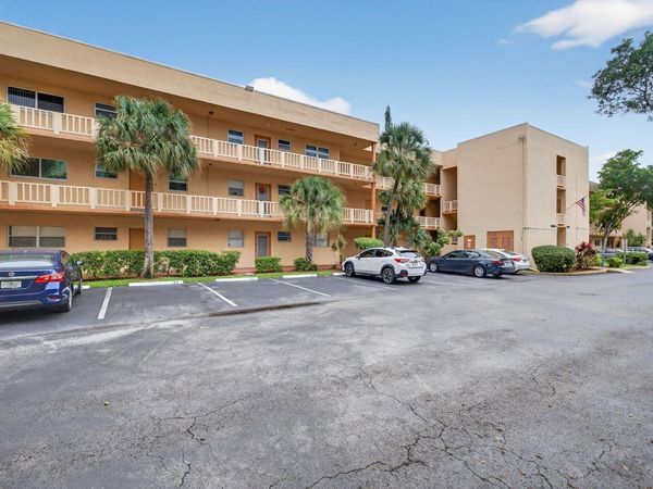 8400 LAGOS DE CAMPO Boulevard, Unit 303, Tamarac, FL 33321