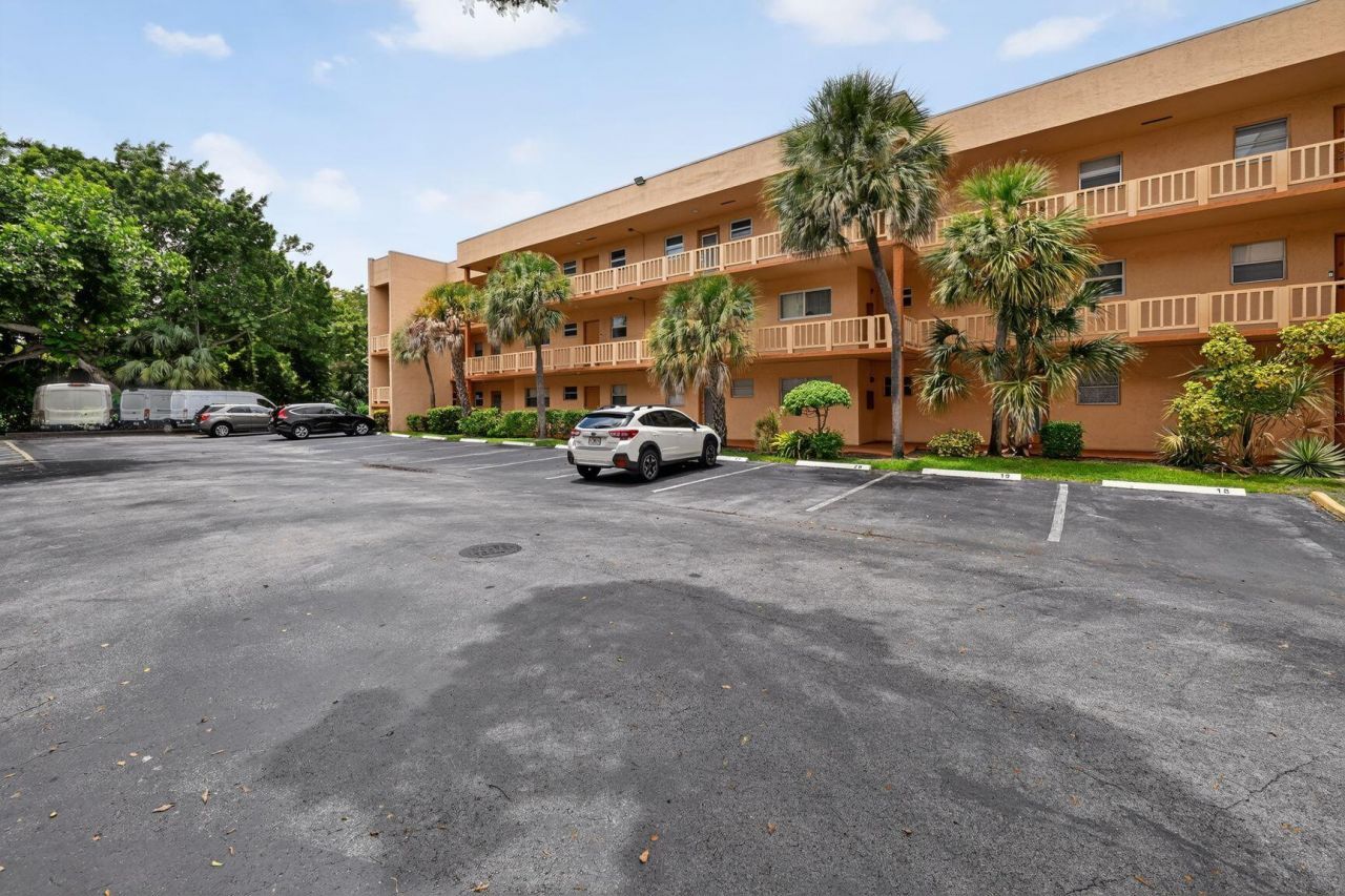 8400 Lagos De Campo Boulevard, Unit 303, Tamarac, FL 33321 Photo