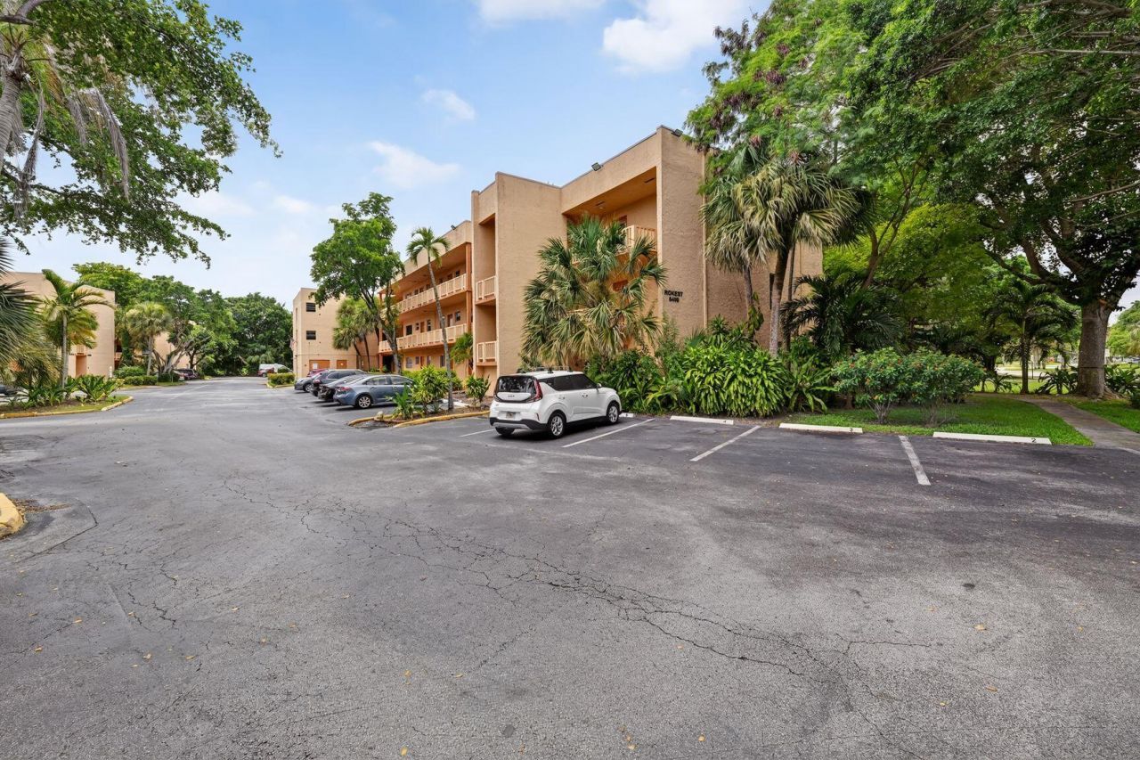 8400 Lagos De Campo Boulevard, Unit 303, Tamarac, FL 33321 Photo