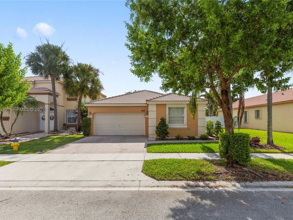 363 NW 158th Ave , Pembroke Pines, FL 33028