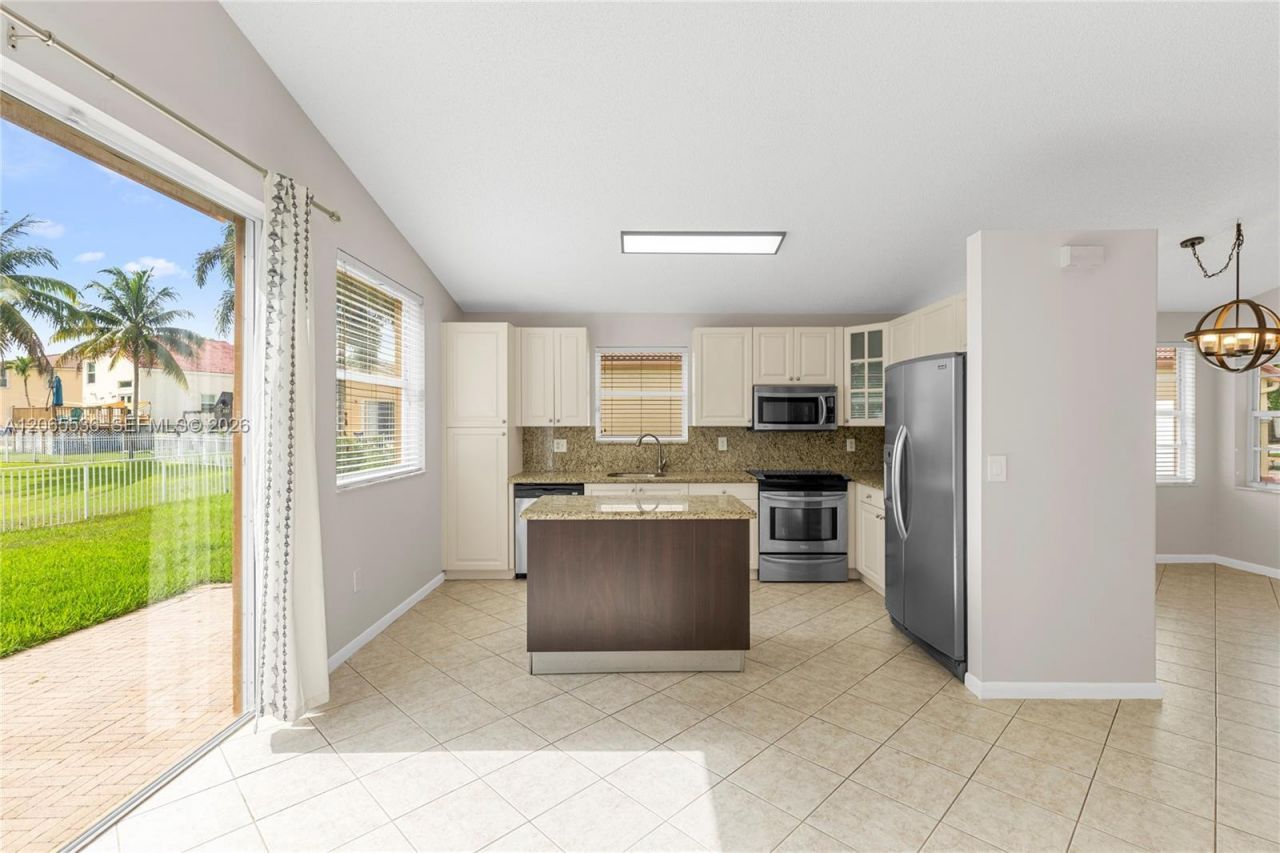363 NW 158th Ave, Pembroke Pines, FL 33028 Photo