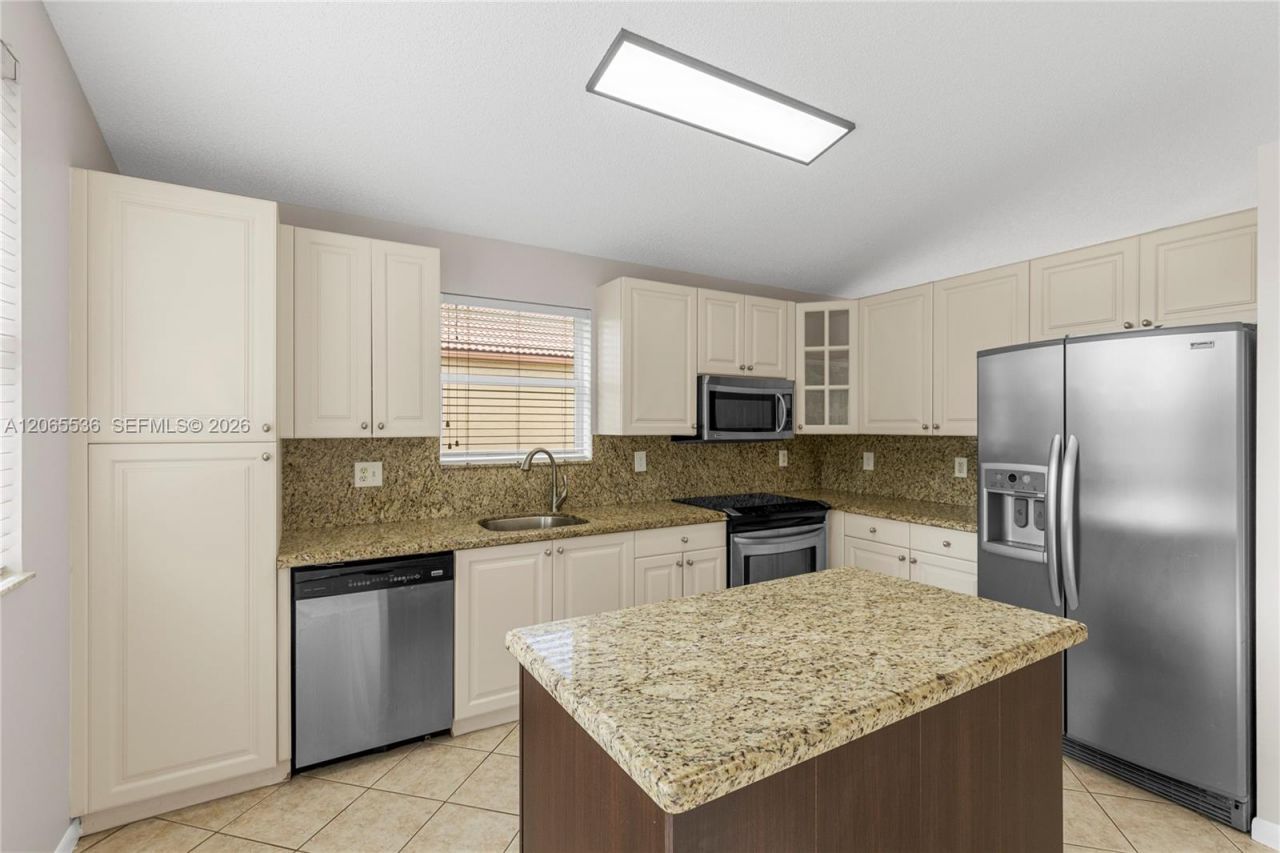 363 NW 158th Ave, Pembroke Pines, FL 33028 Photo