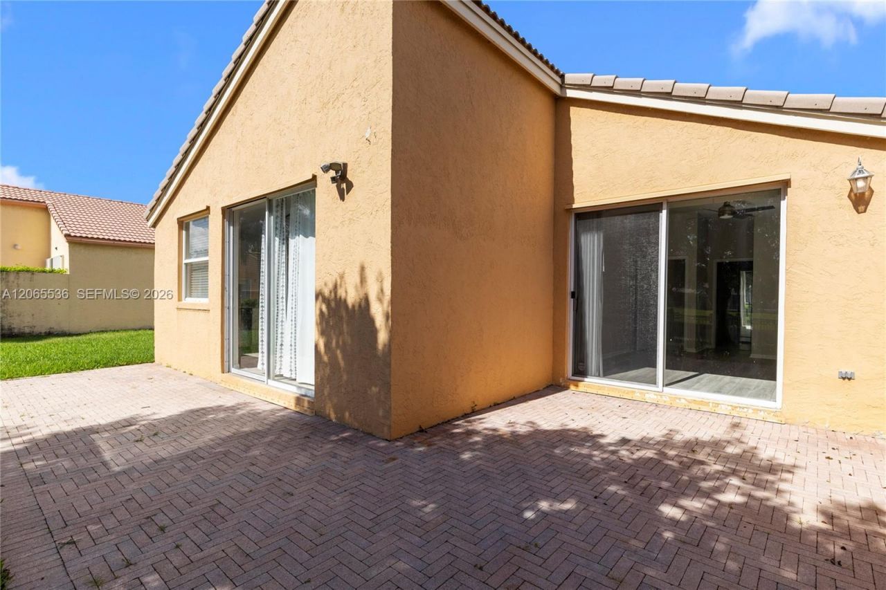 363 NW 158th Ave, Pembroke Pines, FL 33028 Photo