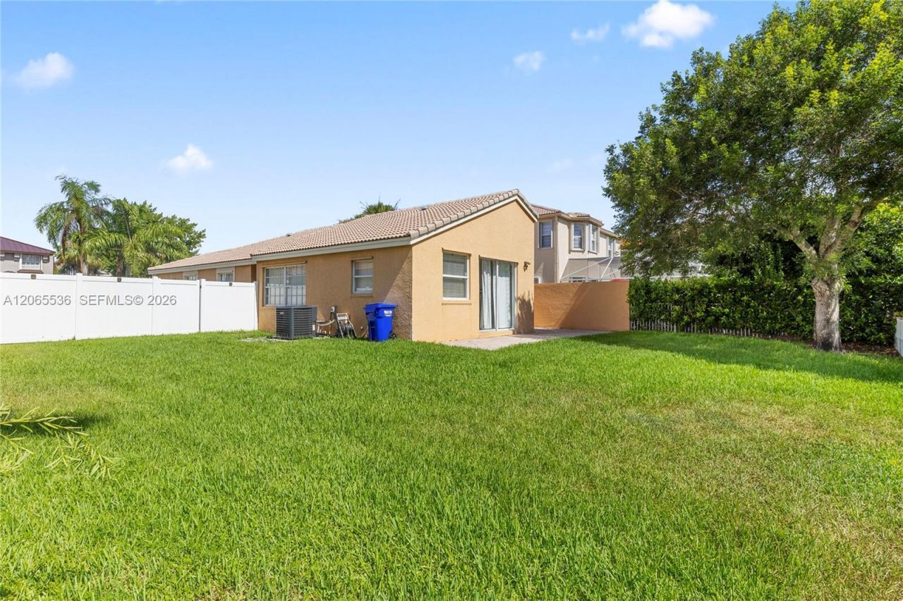 363 NW 158th Ave, Pembroke Pines, FL 33028 Photo