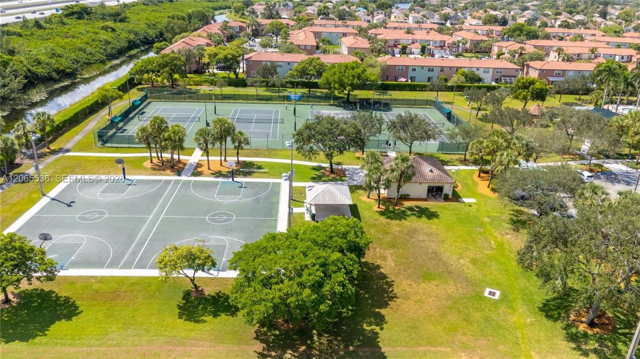 363 NW 158th Ave, Pembroke Pines, FL 33028 Photo