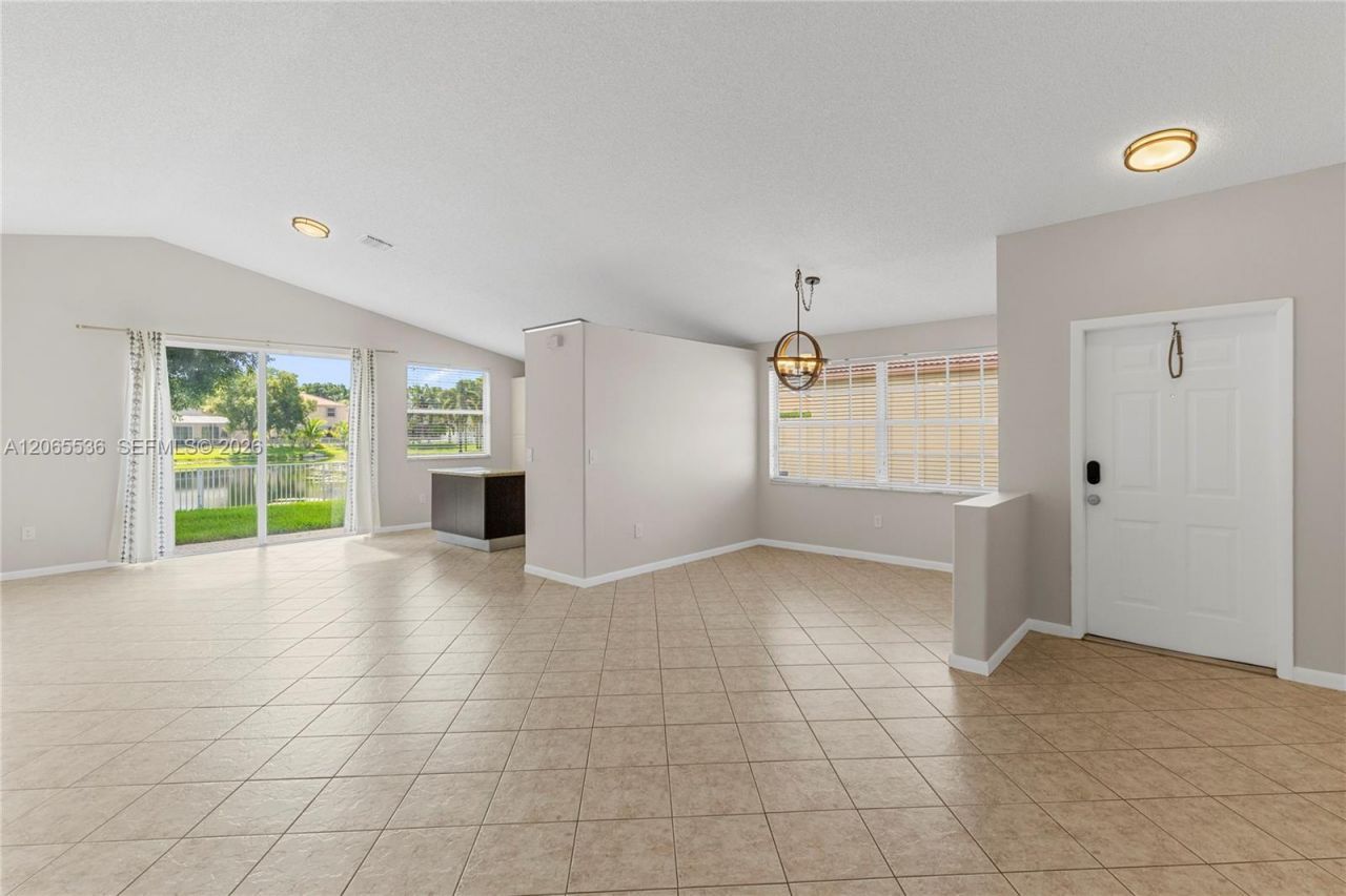 363 NW 158th Ave, Pembroke Pines, FL 33028 Photo