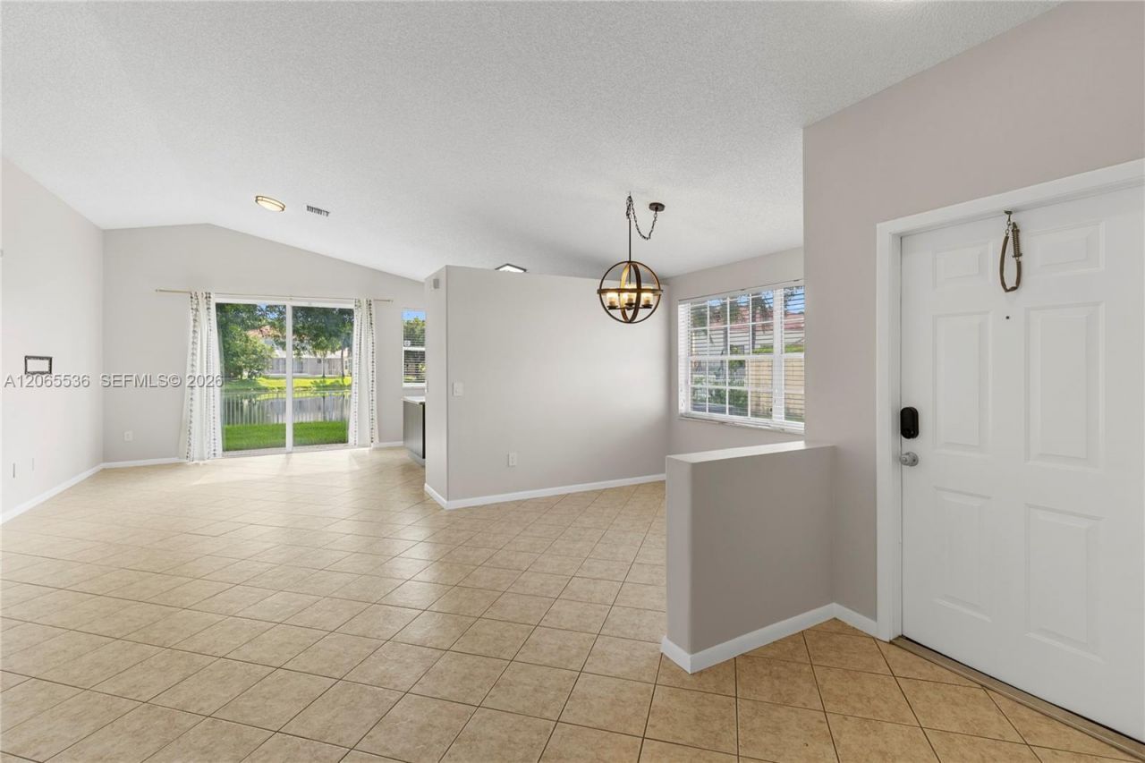 363 NW 158th Ave, Pembroke Pines, FL 33028 Photo