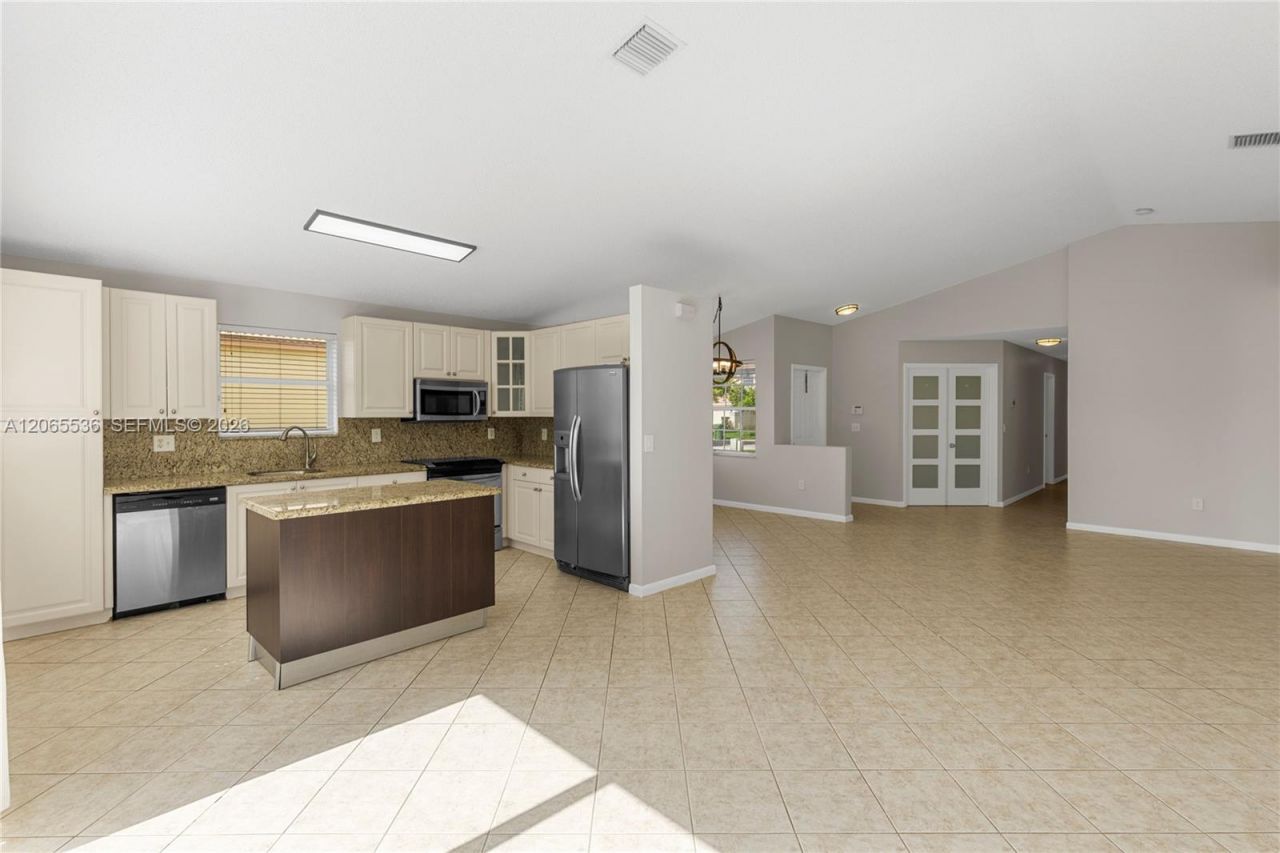 363 NW 158th Ave, Pembroke Pines, FL 33028 Photo