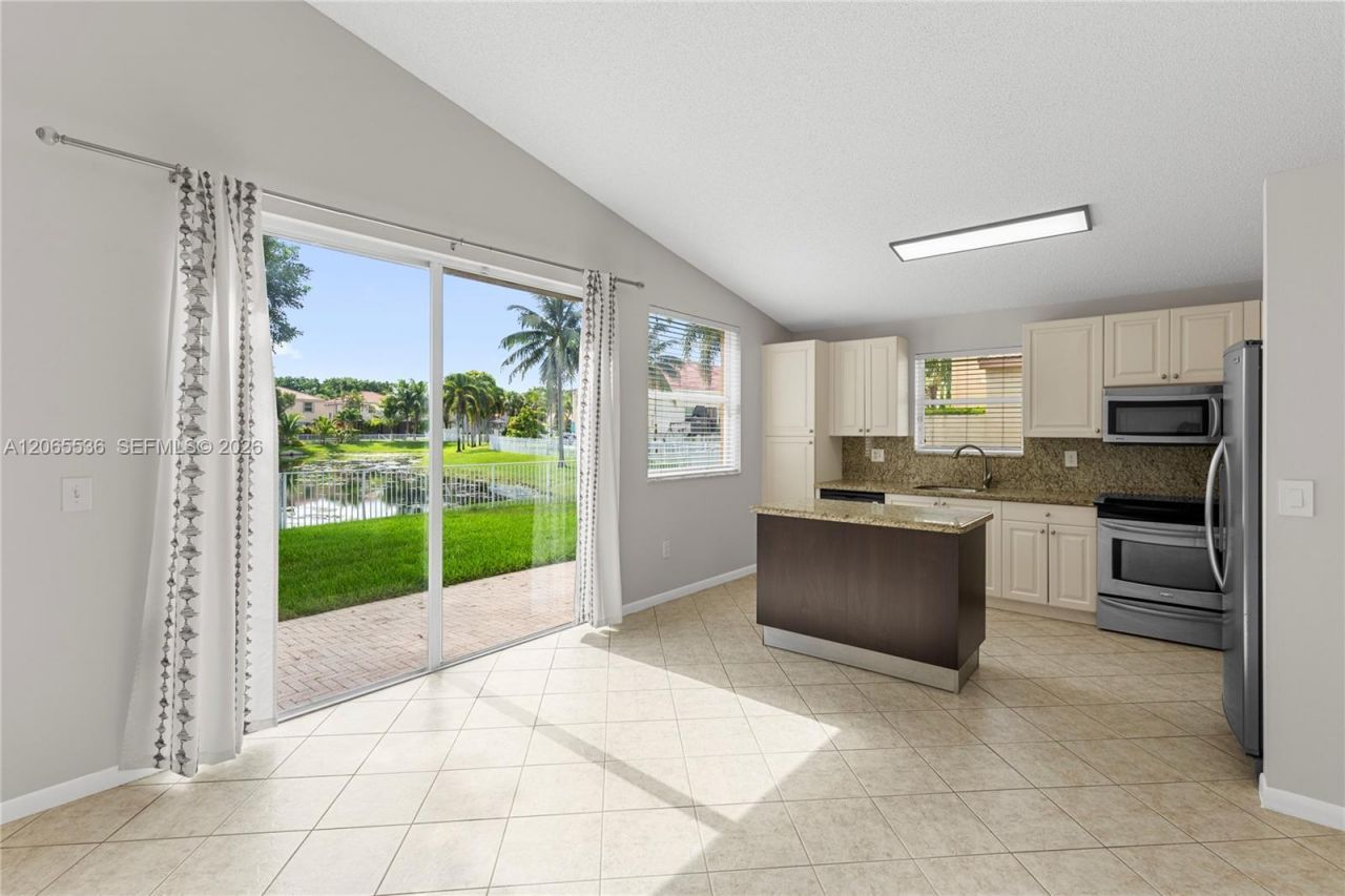 363 NW 158th Ave, Pembroke Pines, FL 33028 Photo