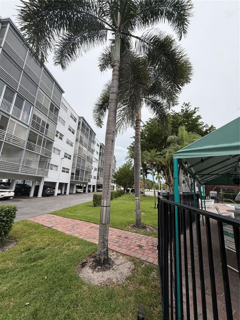 1445 Atlantic Shores Blvd , Unit 206, Hallandale Beach, FL 33009 Photo