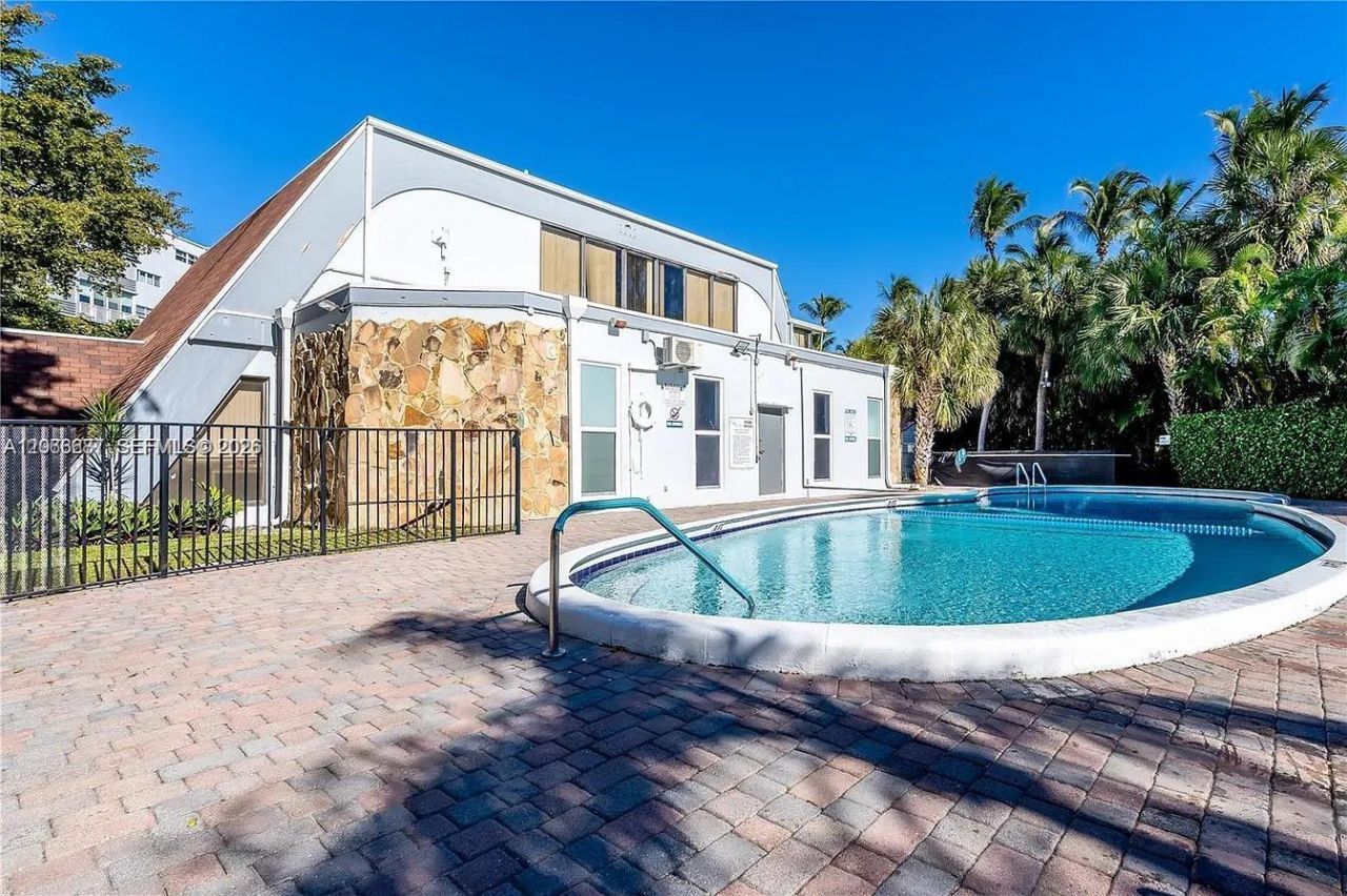 1445 Atlantic Shores Blvd , Unit 206, Hallandale Beach, FL 33009 Photo