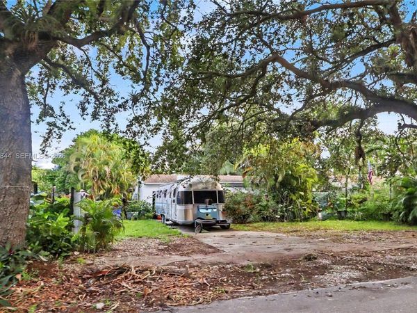 2541 Washington St, Hollywood, FL 33020