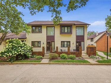 6852 Olde Greenbrier Lane, Centerville, OH 45459