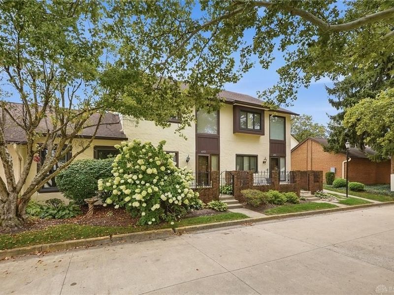 6852 Olde Greenbrier Lane, Centerville, OH 45459 Photo 3